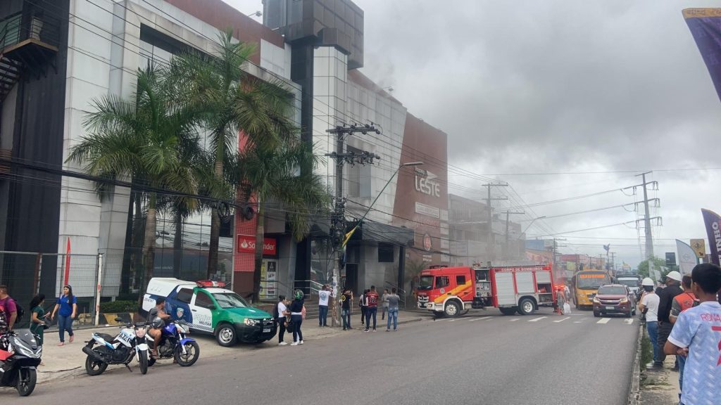 Princípio de incêndio atinge shopping center na zona Leste de Manaus