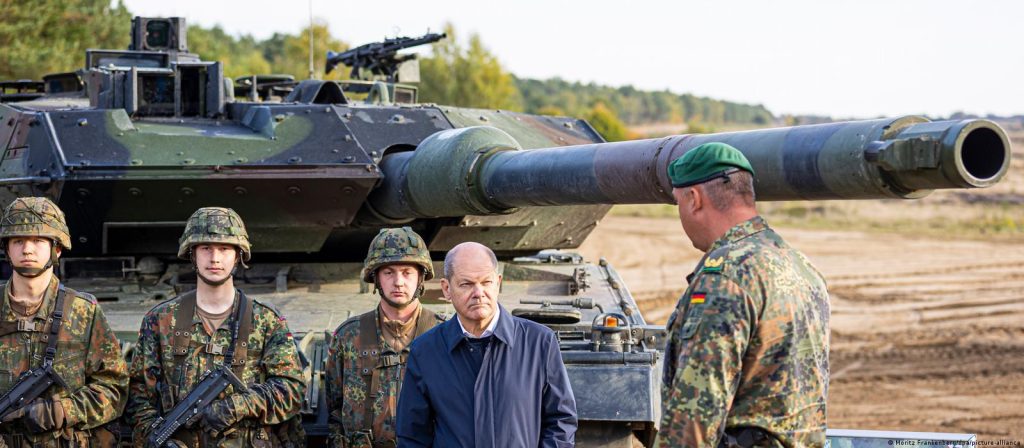 Alemanha autoriza envio de 14 tanques à Ucrânia