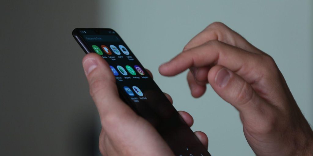 Anatel amplia uso de bloqueadores de celular, internet e drones