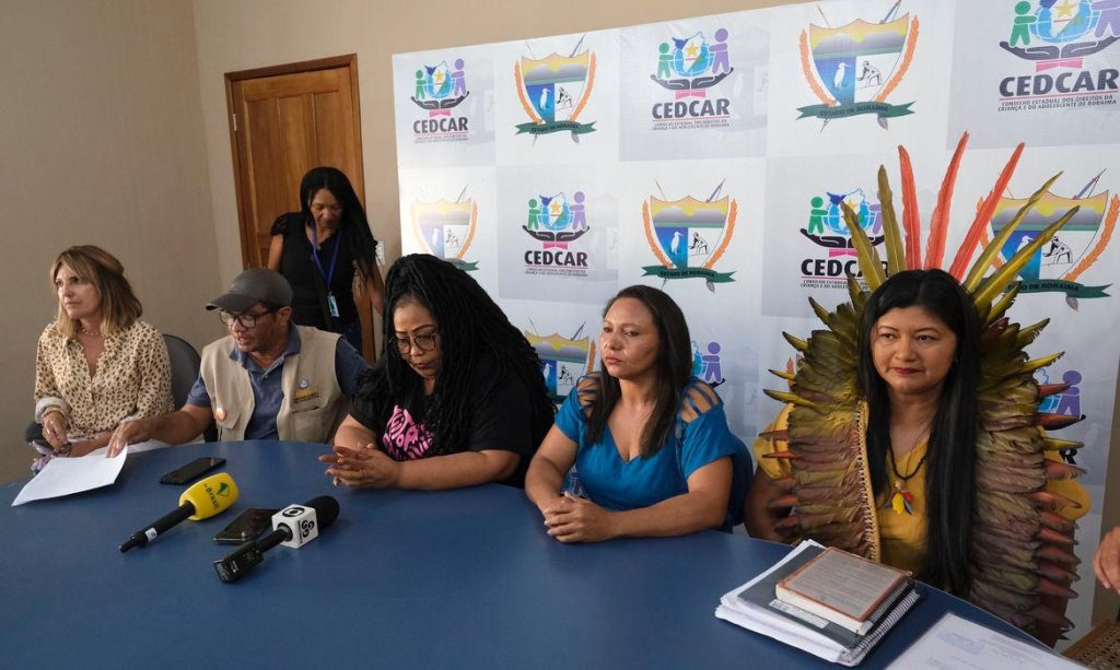 Indígenas têm que pagar ‘pedágio’ para chegar a município em Roraima