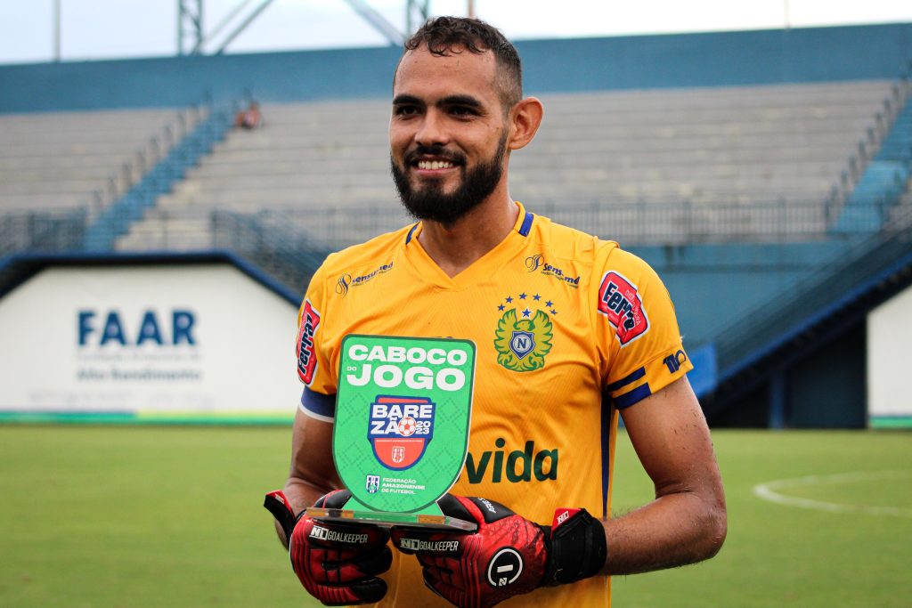 Primeiro goleiro escolhido Caboco do Jogo, Jonathan celebra
