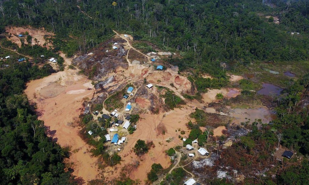Garimpo amplia conflitos entre comunidades yanomami