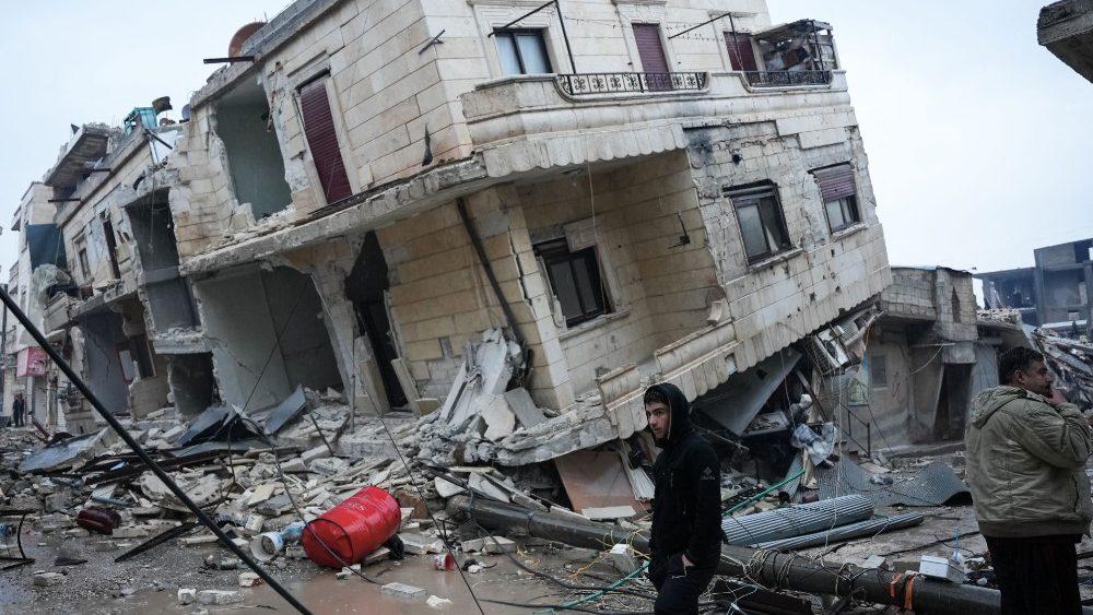 Mais de 41.000 pessoas morreram no terremoto na Turquia e na Síria