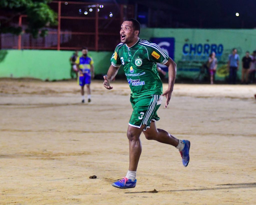 Liênio comemora classificação à final do Peladão: ‘É a nossa Copa do Mundo’