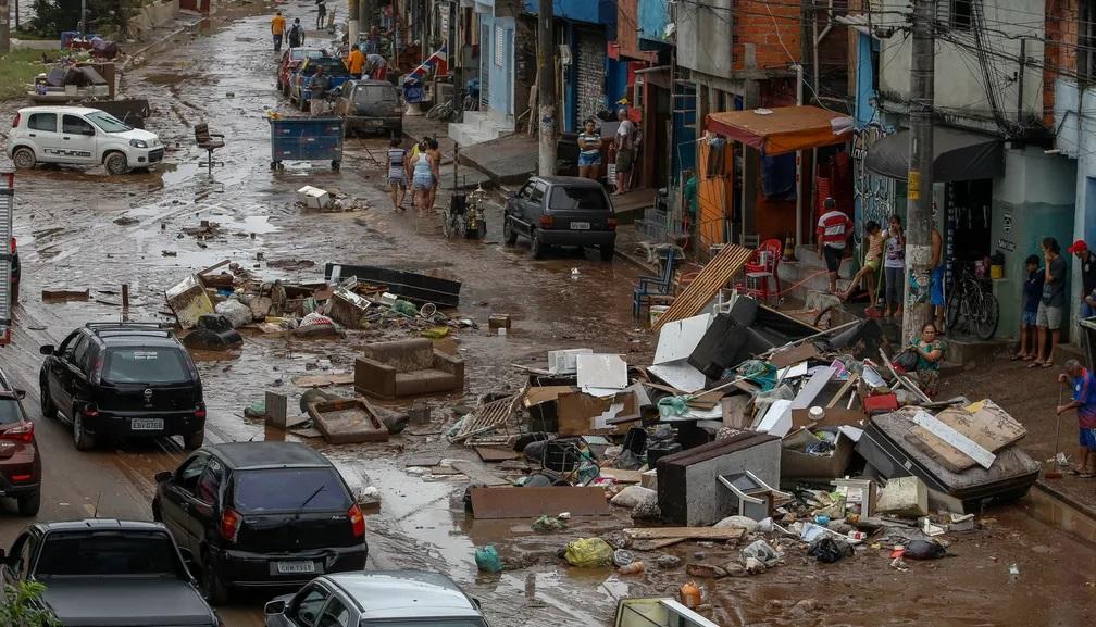 Tempestade deixa pelo menos 36 mortos em São Paulo