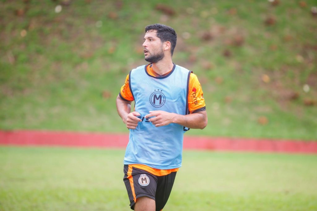 Manauara contrata lateral direito Igor Carvalho
