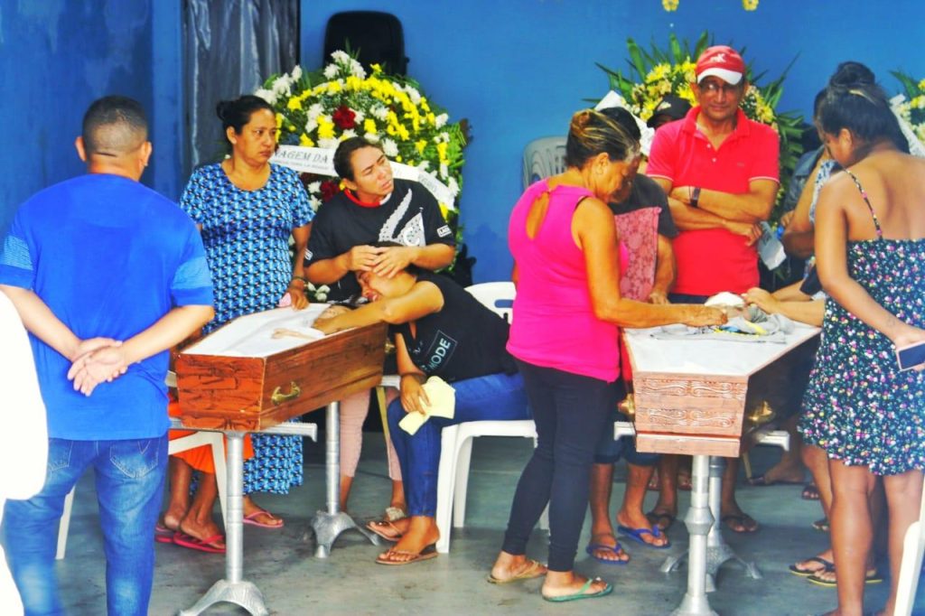 Vítimas da tragédia no Jorge Teixeira são veladas em Manaus