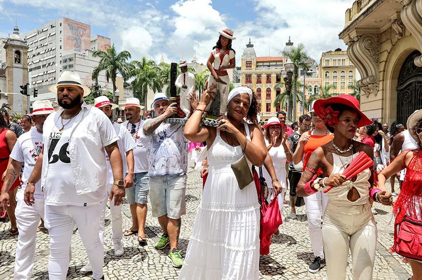 Racismo religioso cresce no país, prejudica negros e corrói democracia