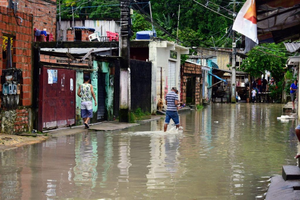 Moradores da Comunidade da Sharp contabilizam prejuízos após chuva