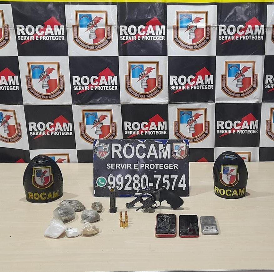 Com arma e drogas, jovem é preso suspeito de tráfico em rua do bairro Cidade de Deus