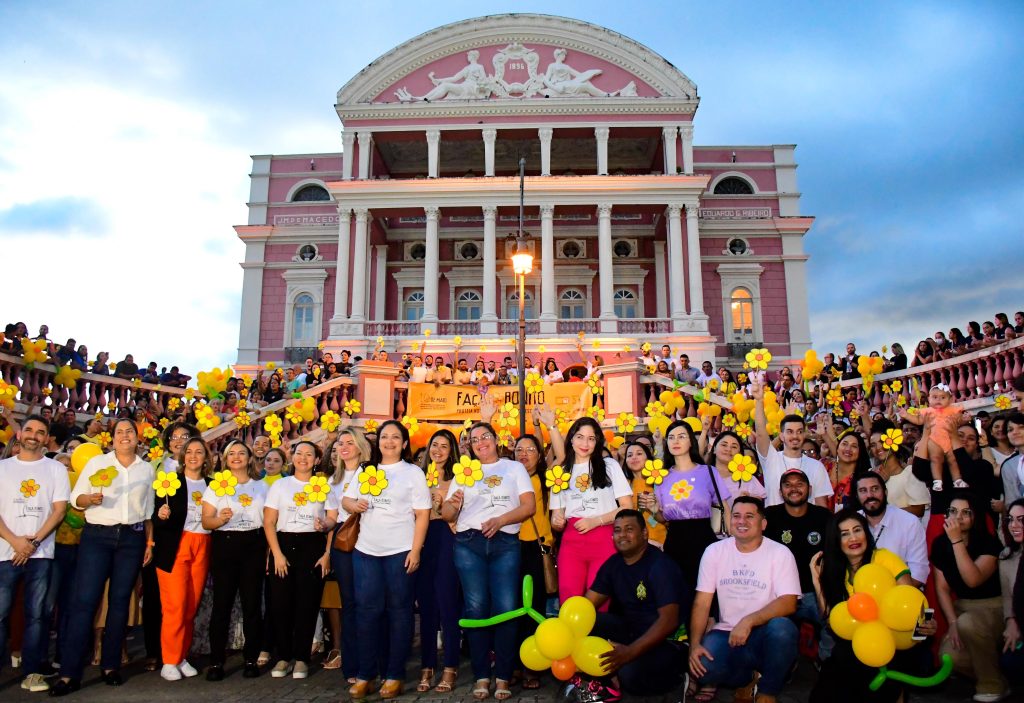 Com mudança de iluminação do Teatro Amazonas, campanha ‘Faça Bonito’ é lançada em Manaus