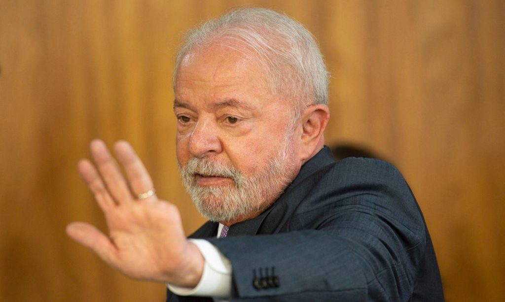 Lula viaja a Londres para coroação de Charles III