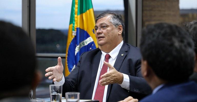 Ministro da Justiça anuncia operação da PF para prender CACs ilegais