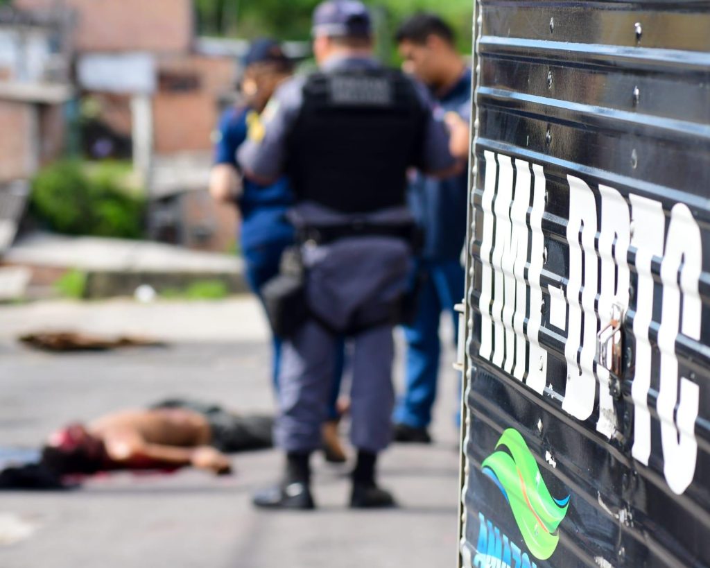 Homem é executado com pelo menos 10 tiros, em rua do Conjunto Mutirão