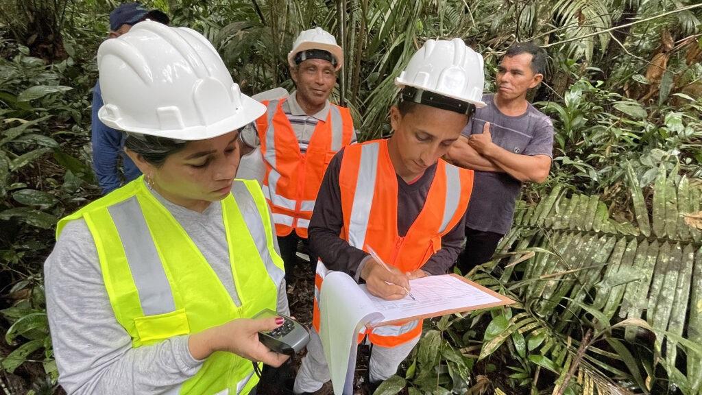 Óleo de copaíba extraído na terra do povo Apurinã passa a ser comercializado