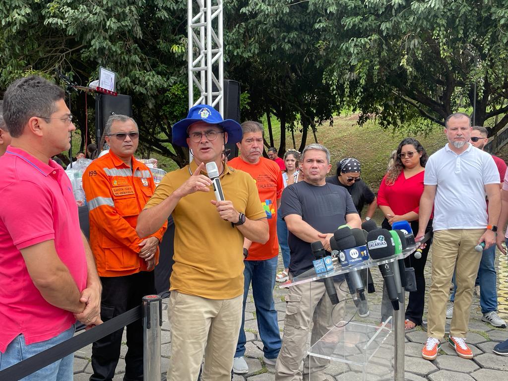 Prefeito diz que tarifa de ônibus é “bola de neve” e não descarta reajuste