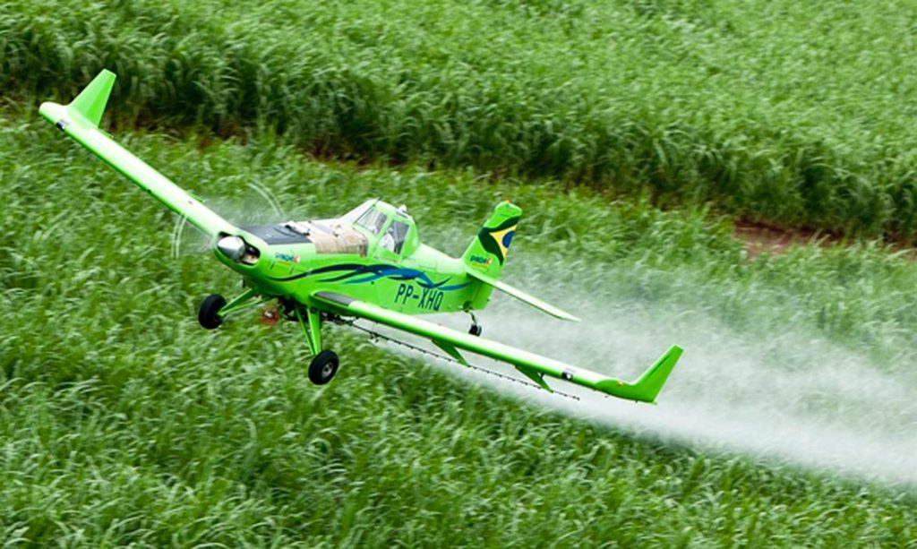 Pulverização aérea de agrotóxico pode causar doenças e até matar, dizem debatedores