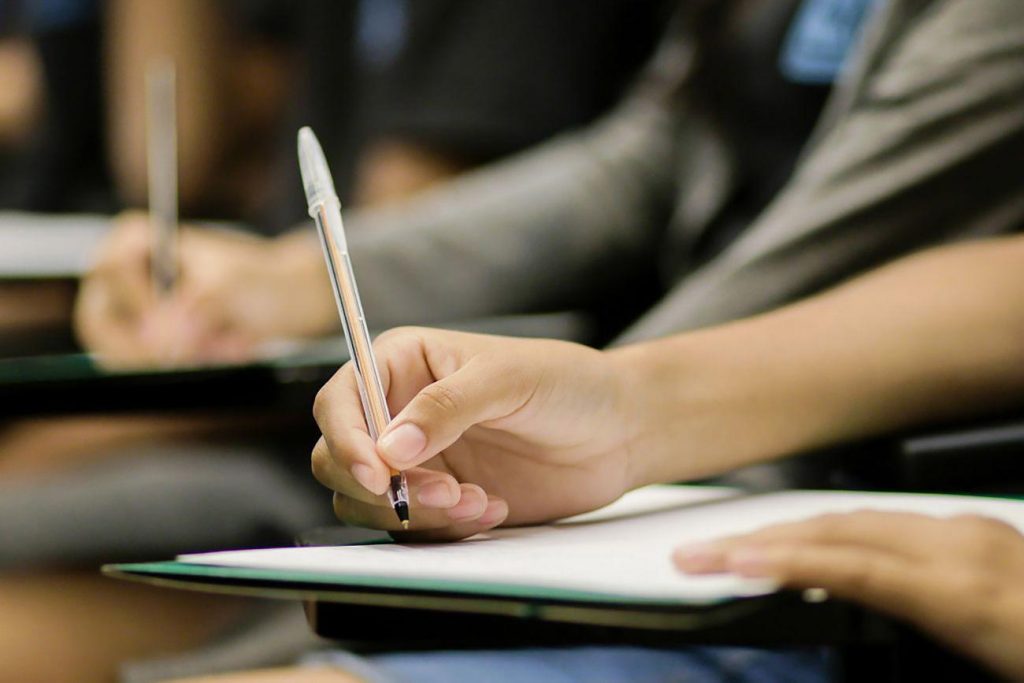 Superando Obstáculos Educacionais: O Poder do Supletivo Escolar