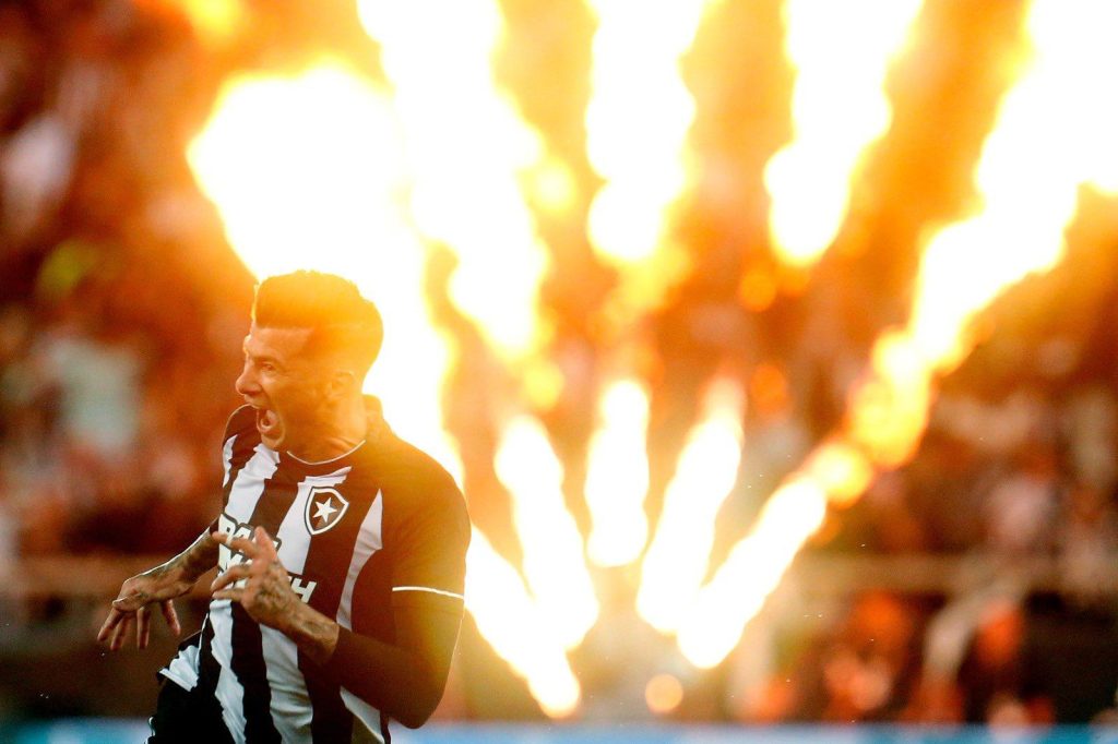 Botafogo vence o Fluminense e quebra tabu no Nilton Santos