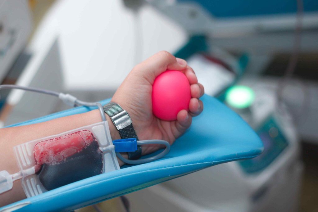 Com estoque baixo, Hemoam convoca doadores de sangue do tipo O+
