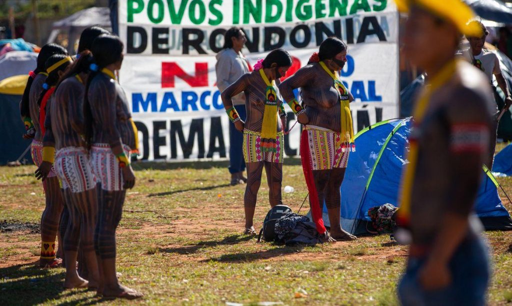 Com indígenas no plenário, STF retoma julgamento de marco temporal