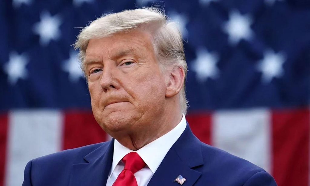 Trump é indiciado em investigação sobre documentos confidenciais