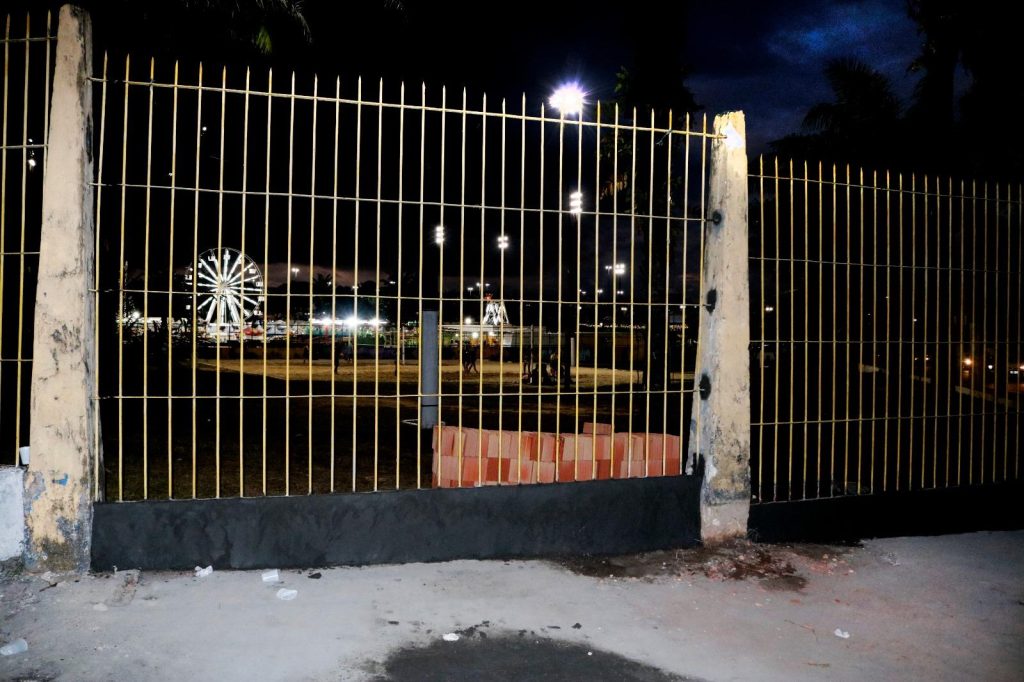 Após ser derrubado sem autorização, gradil de proteção do CSU é reconstruído