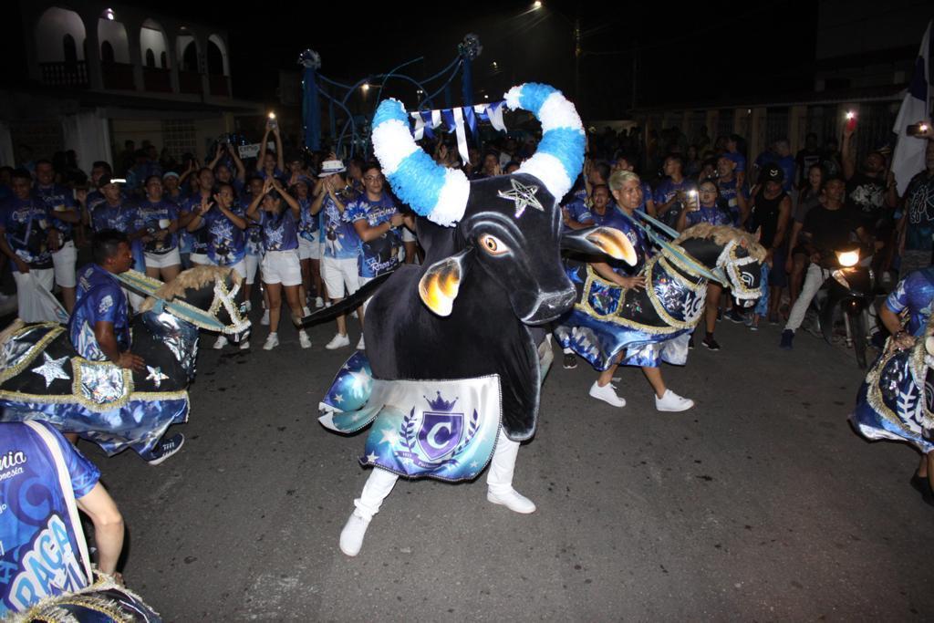 Caprichoso vai às ruas de Parintins no tradicional Boi de Rua