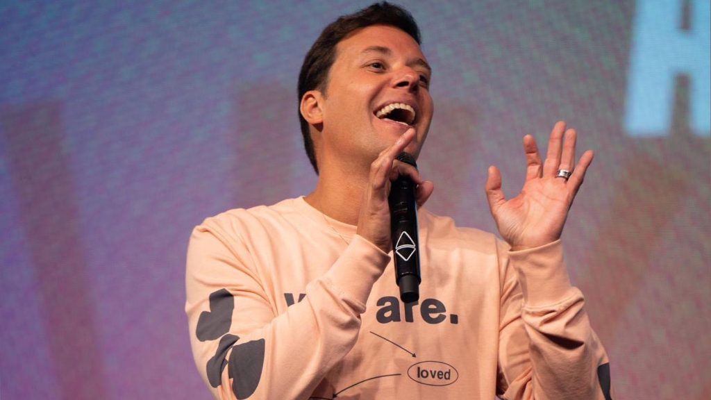 MPF abre investigação para apurar falas do pastor André Valadão