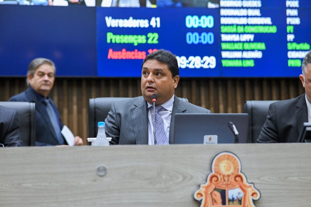 Aumento de verba de gabinetes para R$ 98 mil é debatido na Câmara Municipal de Manaus