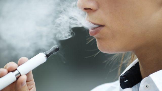 Apesar de proibida, venda de cigarros eletrônicos continua no Brasil