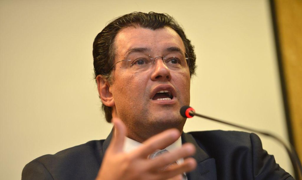 Eduardo Braga admite mudanças na reforma tributária