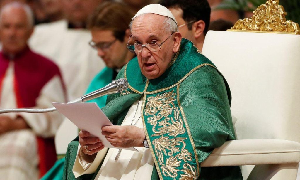 Papa diz a pessoa transgênero: “Deus nos ama como somos”