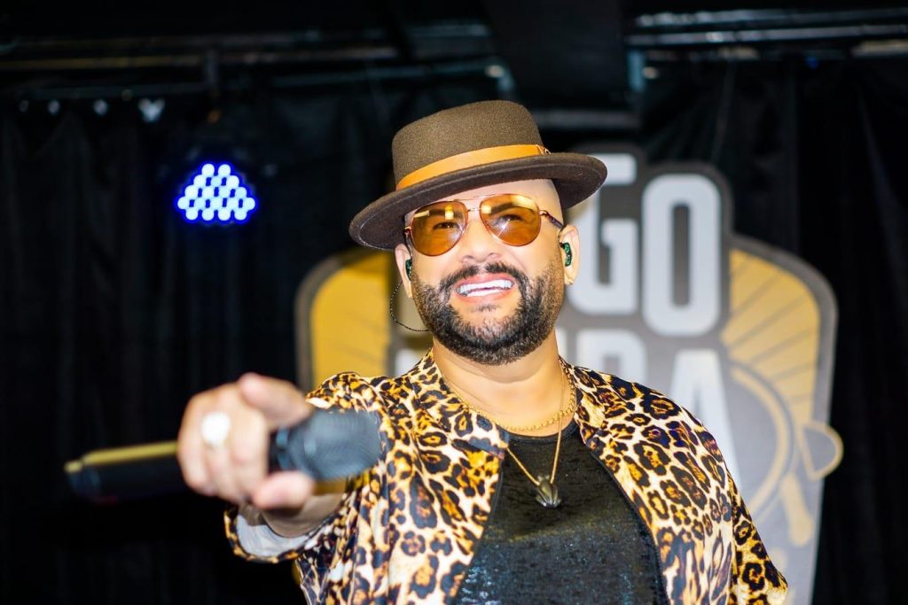 James Rios grava no Pagode dos Mestres, em Manaus