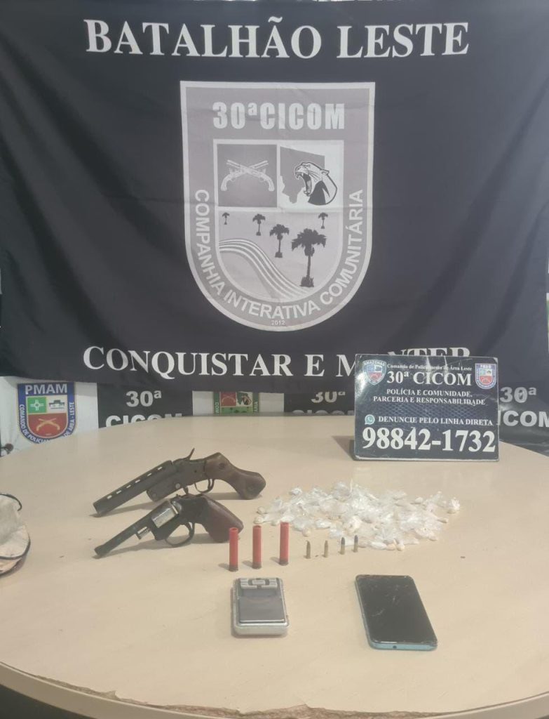 Dupla é presa com armas e drogas no bairro Jorge Teixeira