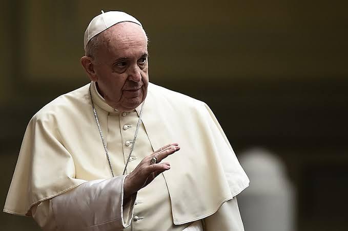 Papa denuncia desinformação e a classifica como o ‘primeiro pecado do jornalismo’