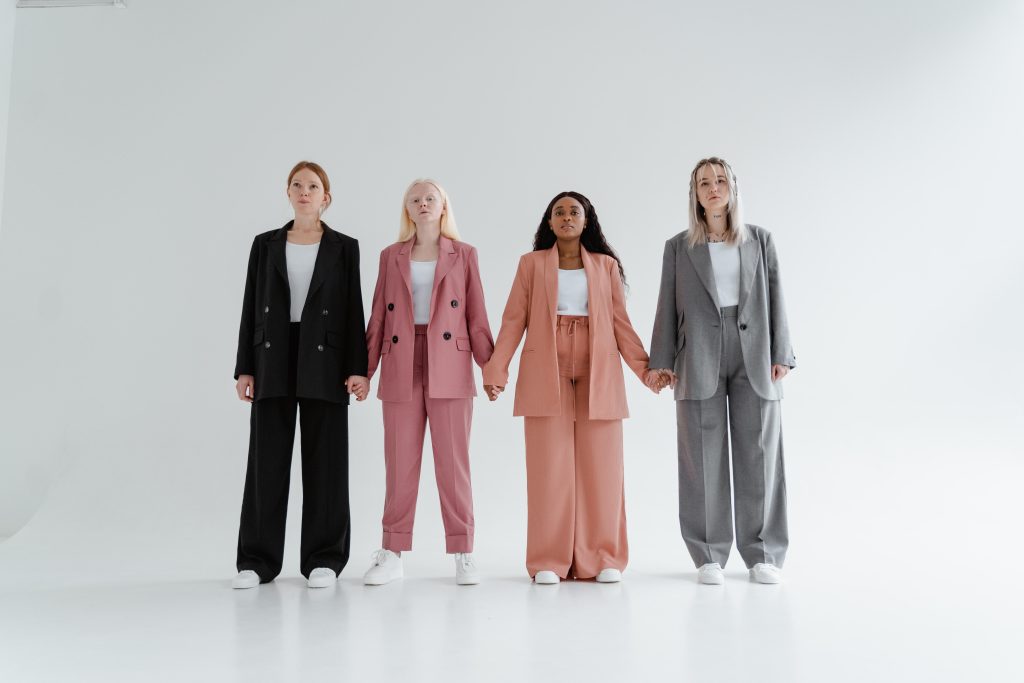 4 Melhores sites para comprar roupa social feminina em 2023!