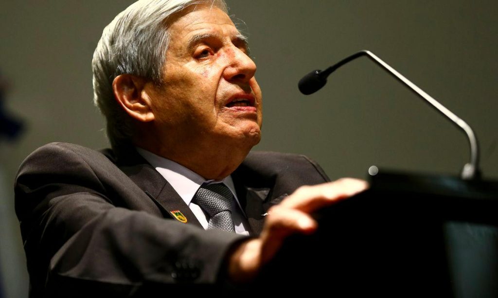 Augusto Heleno: acampamentos bolsonaristas eram ‘ordeiros e pacíficos’
