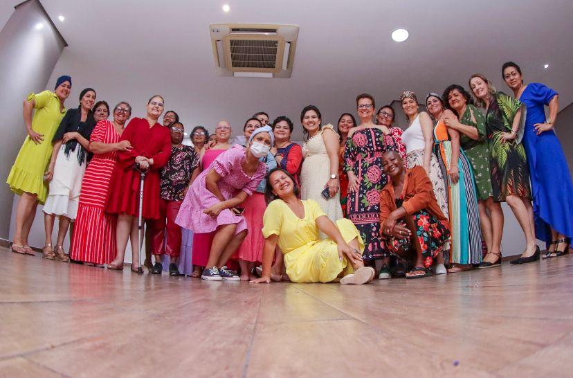 Grupo de mulheres cria rede de apoio para vencer o câncer de mama