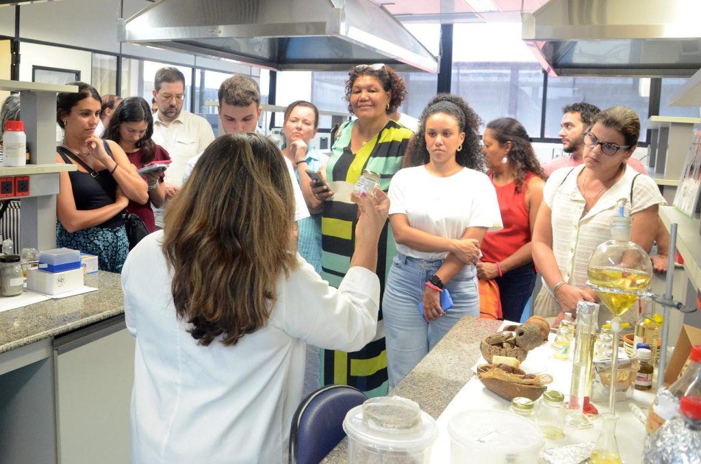 Centro de Bionegócios da Amazônia recebe expedição da Aberje