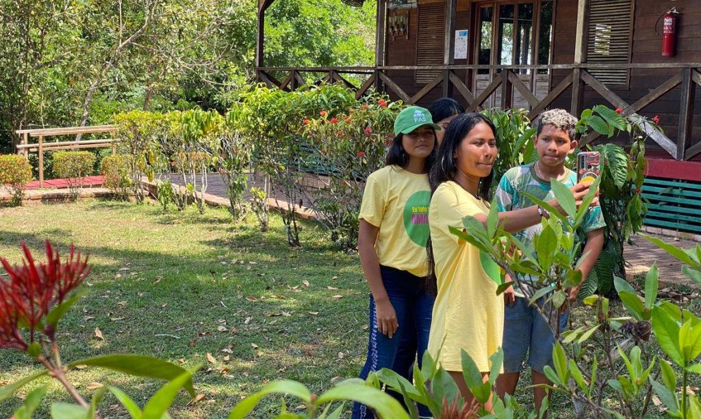 Jovens ribeirinhos no Amazonas viram ‘repórteres da floresta’