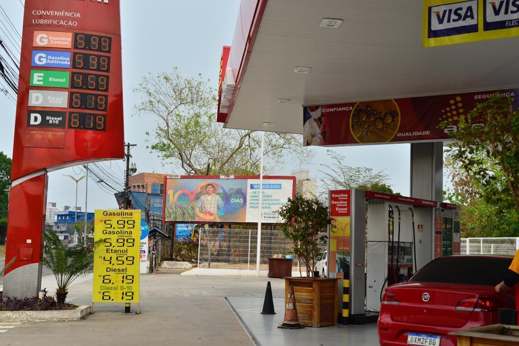 Gasolina tem nova redução e cai para R$ 5,99 em Manaus