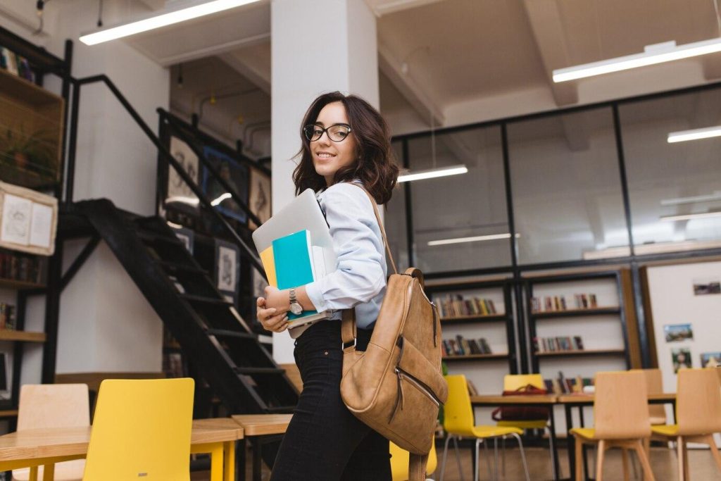 Educação e Emprego: Como as Tendências do Mercado de Trabalho Impactam os Jovens