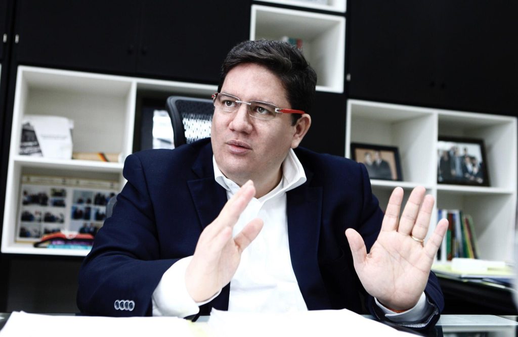 Decano decide afastar Ari Moutinho provisoriamente do TCE; presidente diz que decisão não é válida