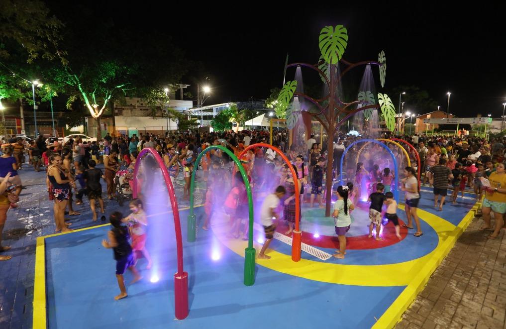 Primeira praça molhada de Manaus é inaugurada na zona Sul