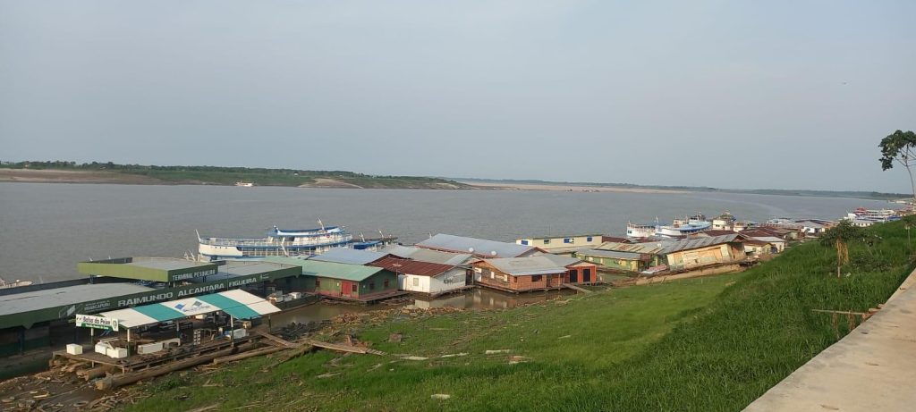 Após repiquete, rio Solimões volta a subir em nível acelerado