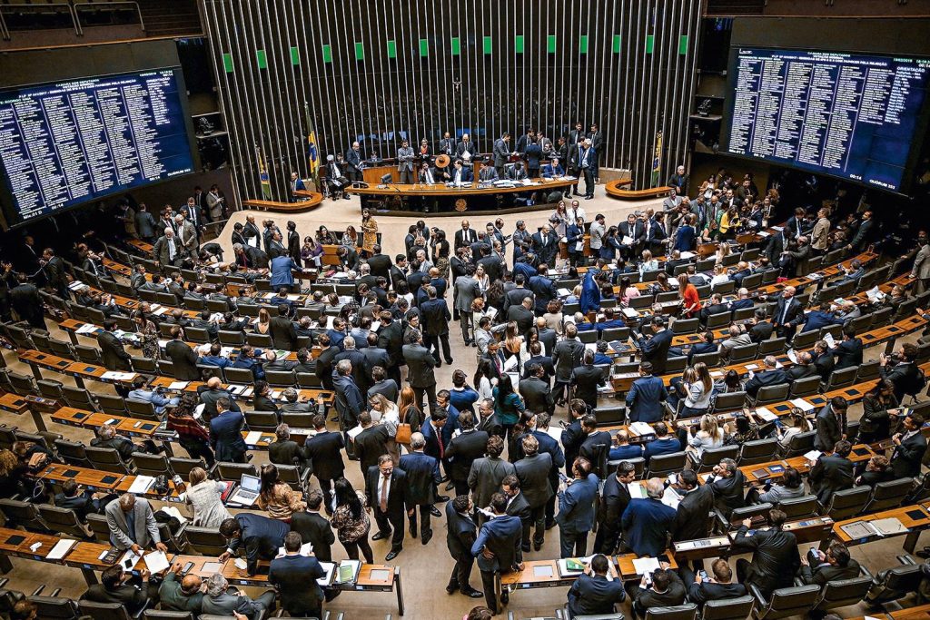 Juventude discute PL da ‘adaptação’