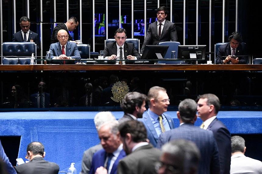 Senado aprova PEC que limita decisões individuais de ministros do STF