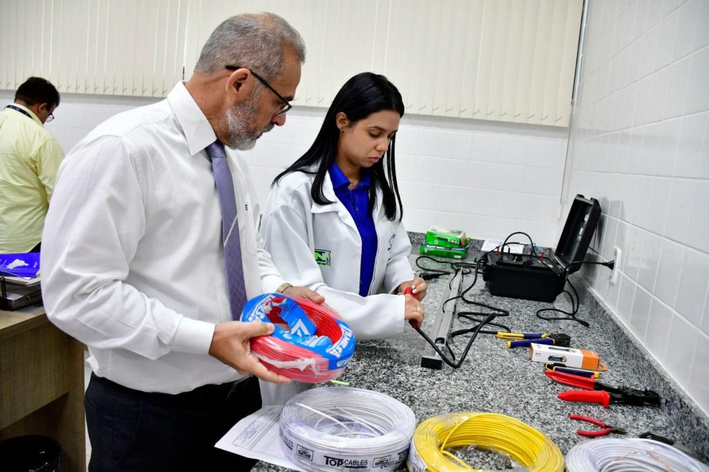 Ipem realiza ensaios sobre fios e cabos elétricos comercializados em Manaus e Região Metropolitana