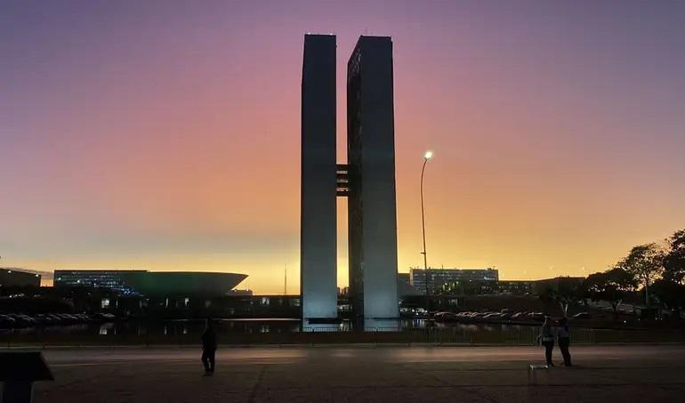 Revanchismo entre os poderes